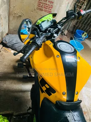Suzuki Gixxer 2022 Yellow