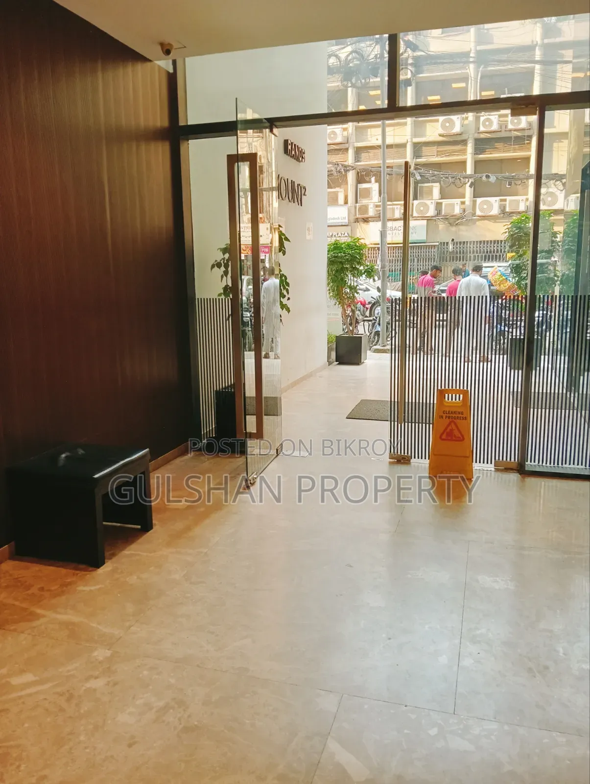 12000 sq ft Excellent Office and Restaurant for Rent First Floor