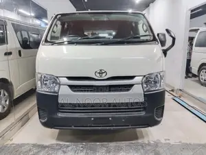 Toyota HiAce 2021 White