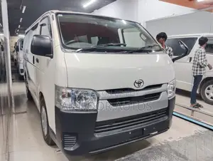 Toyota HiAce 2021 White