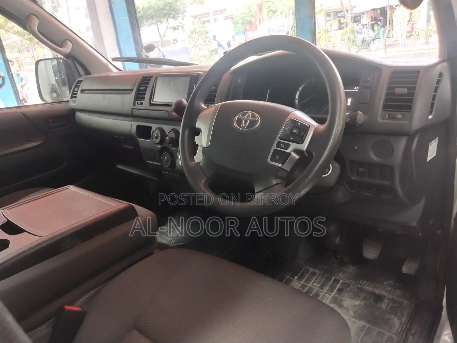 Toyota HiAce 2021 White