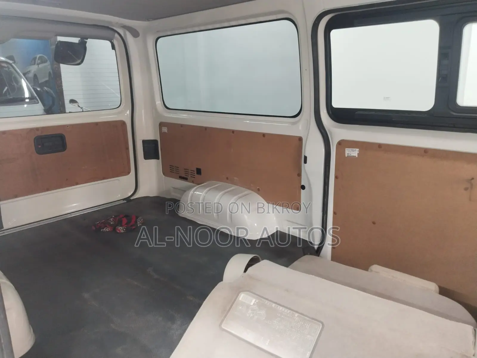 Toyota HiAce 2021 White