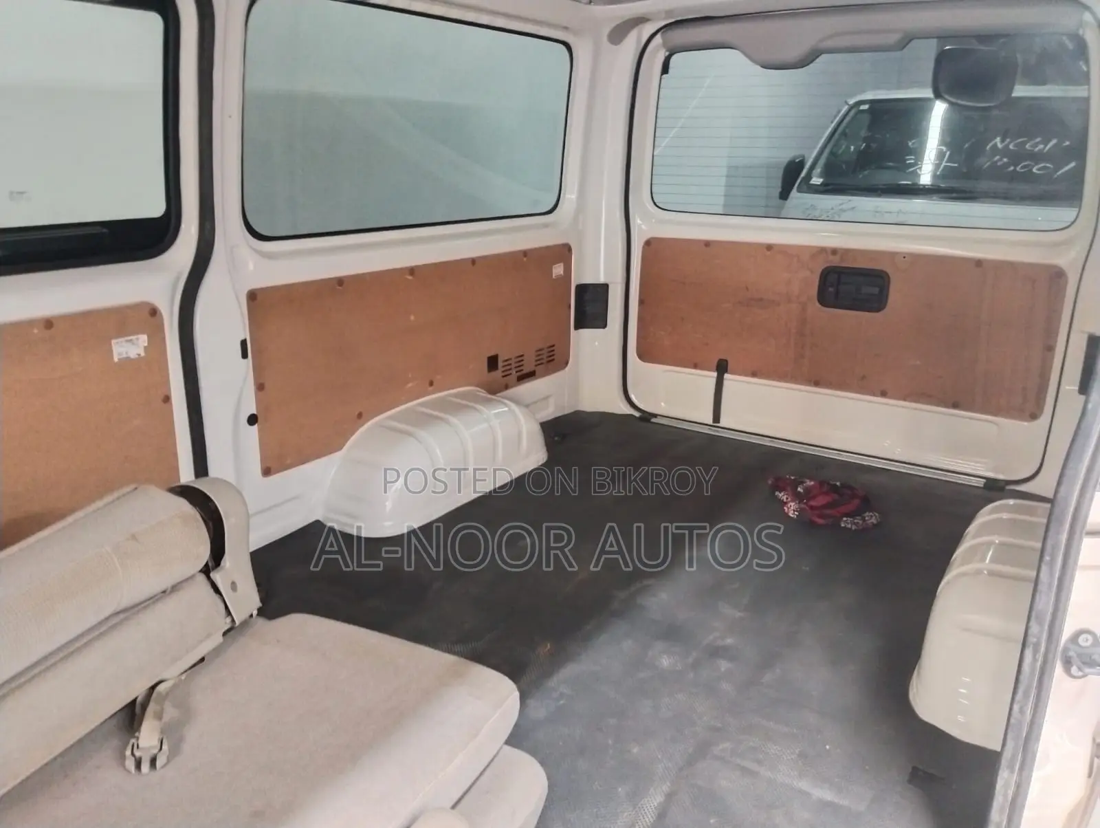 Toyota HiAce 2021 White