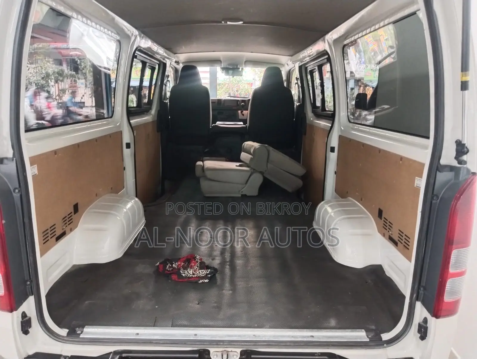 Toyota HiAce 2021 White