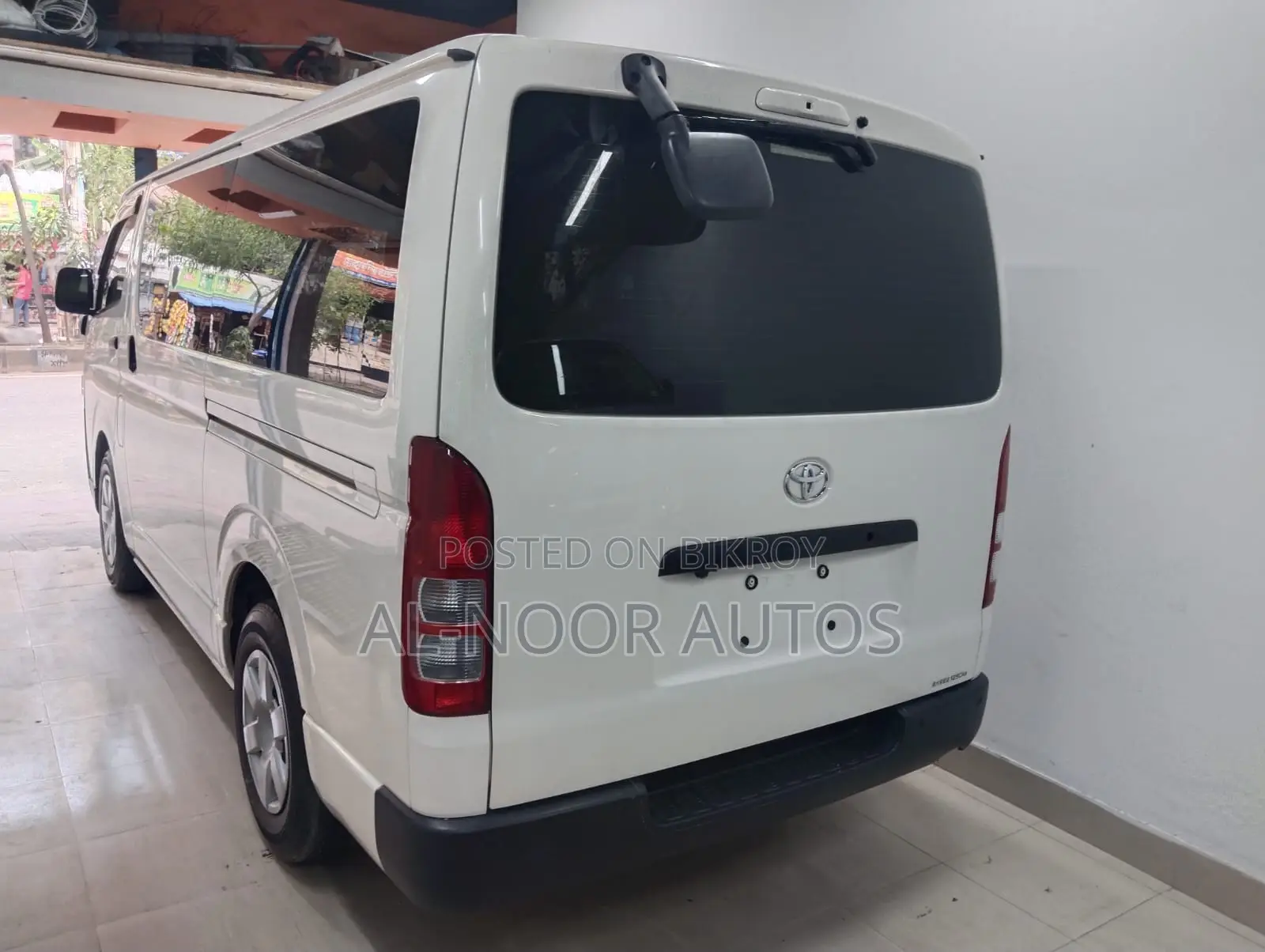 Toyota HiAce 2021 White