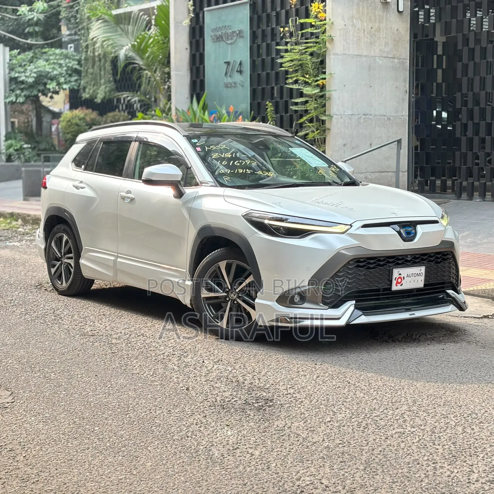 টয়োটা করোলা ক্রস ২০২২ সাদা