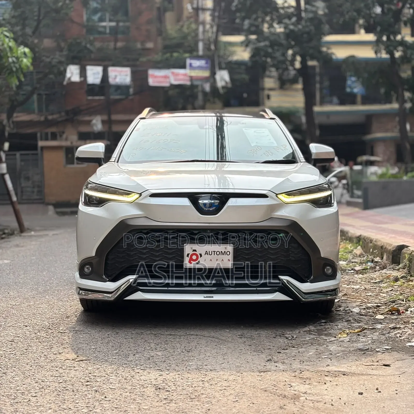 টয়োটা করোলা ক্রস ২০২২ সাদা