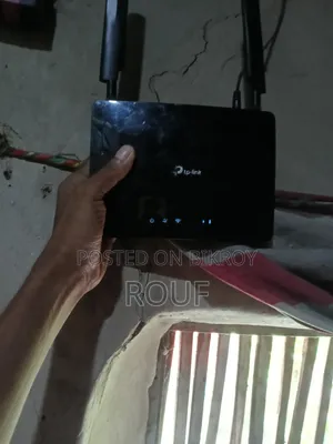 A TP-Link Sim Router Tl-Mr6400