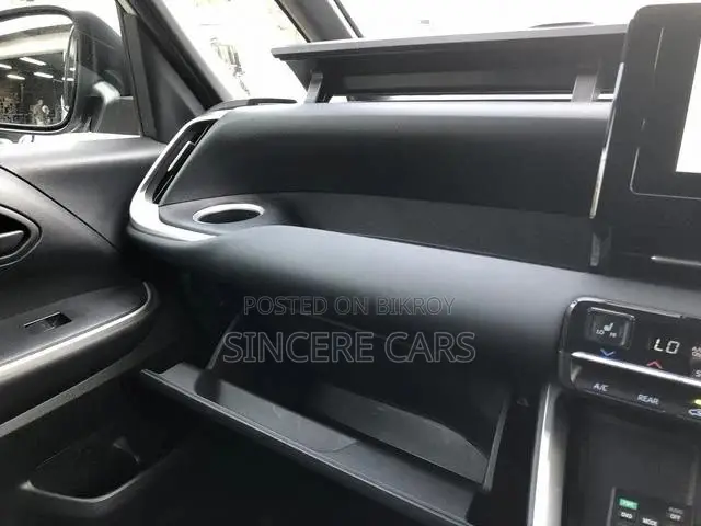 Toyota Noah 2022 Pearl