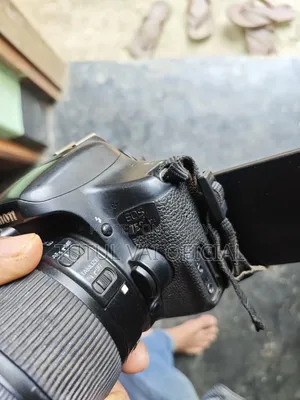 ৭৫০ ক্যামেরা