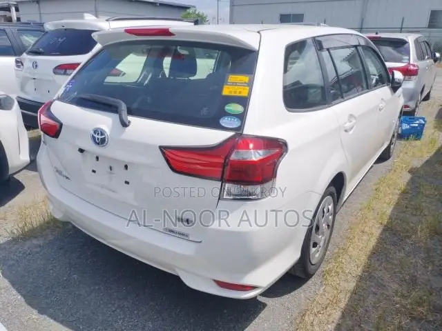 Toyota Corolla Fielder 1.5 Hybrid Front Wheel Drive 2021 White
