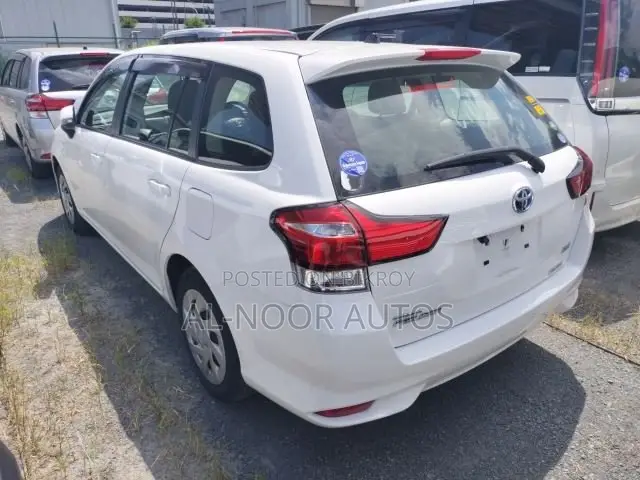 Toyota Corolla Fielder 1.5 Hybrid Front Wheel Drive 2021 White