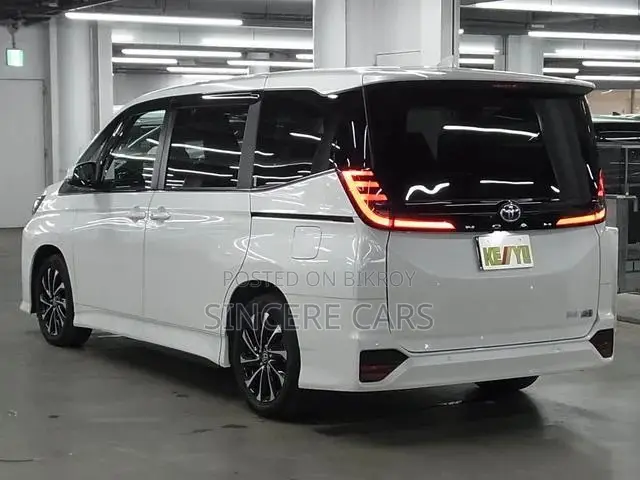 Toyota Noah 2023 Pearl