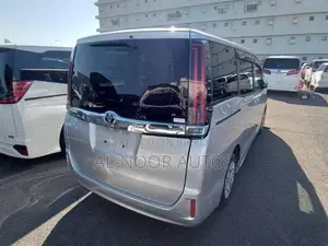 Toyota Noah 2.0 FWD (8 Seater) 2021 Silver