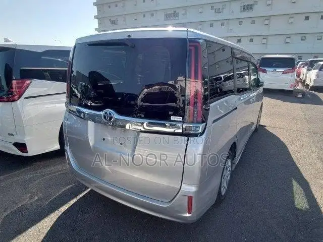 Toyota Noah 2.0 FWD (8 Seater) 2021 Silver