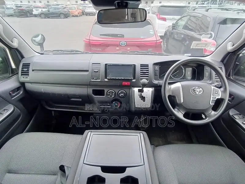 Toyota HiAce 2021 White