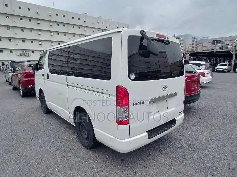 Toyota HiAce 2021 White