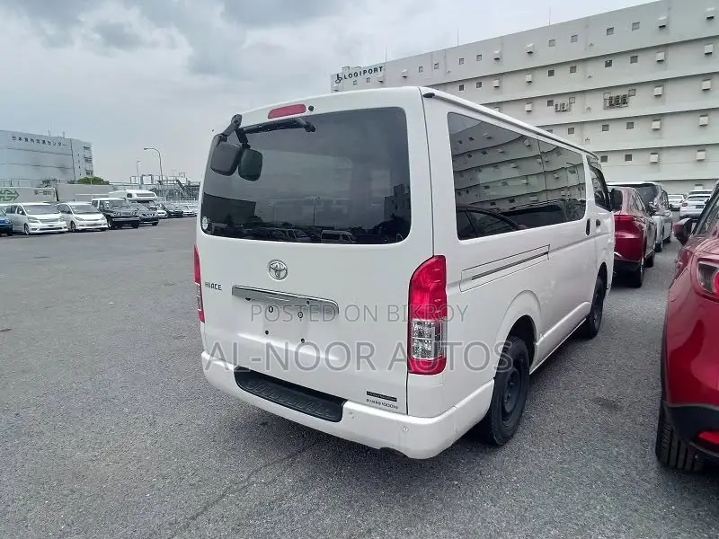 Toyota HiAce 2021 White