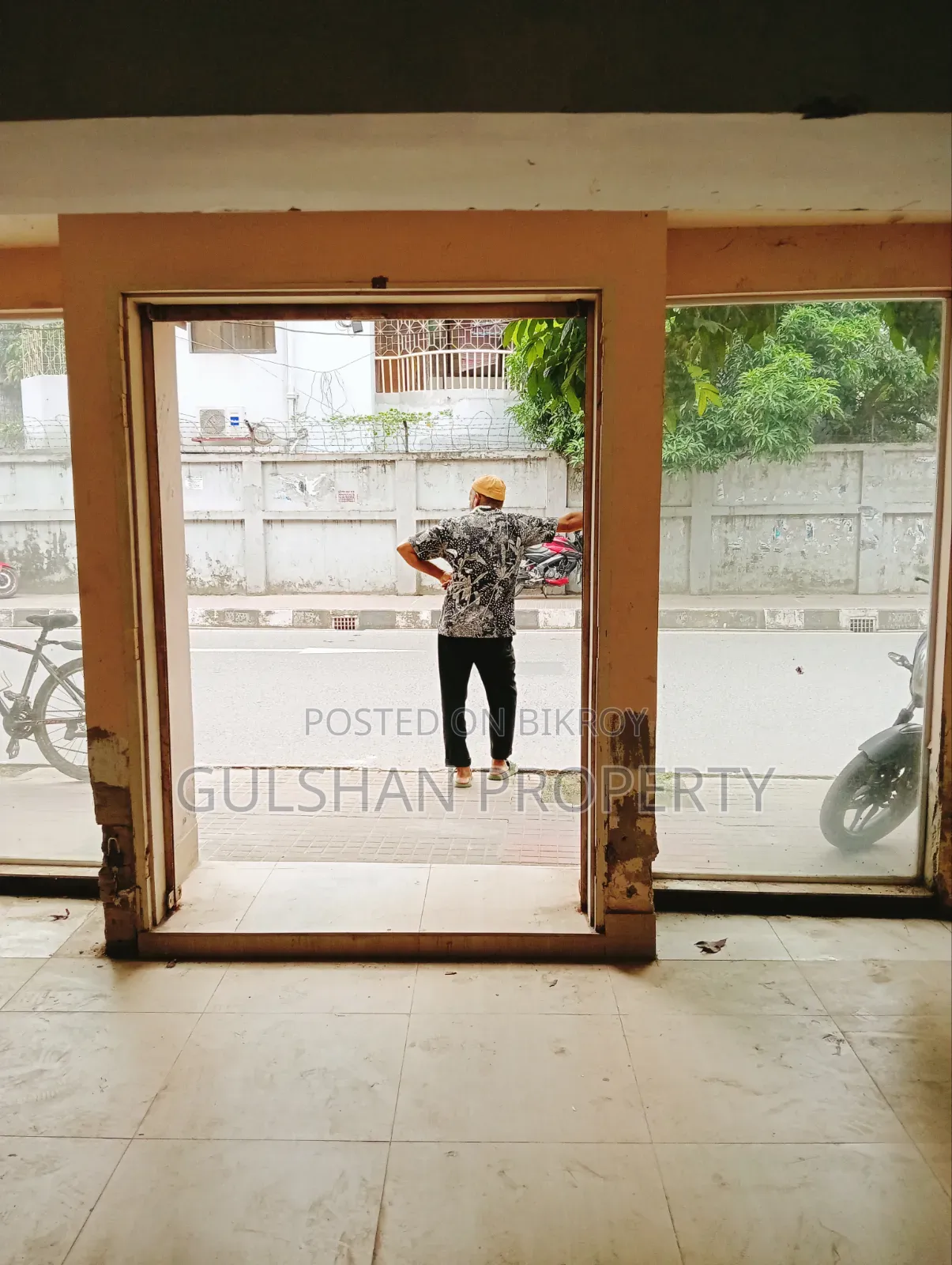 রেস্তোরাঁ কফি শপ পার্লারের ভাড়ার জন্য মূল সড়কের ২০০০ বর্গফুট