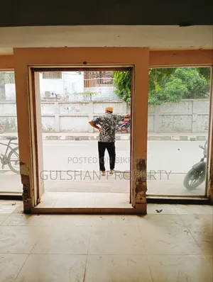 রেস্তোরাঁ কফি শপ পার্লারের ভাড়ার জন্য মূল সড়কের ২০০০ বর্গফুট