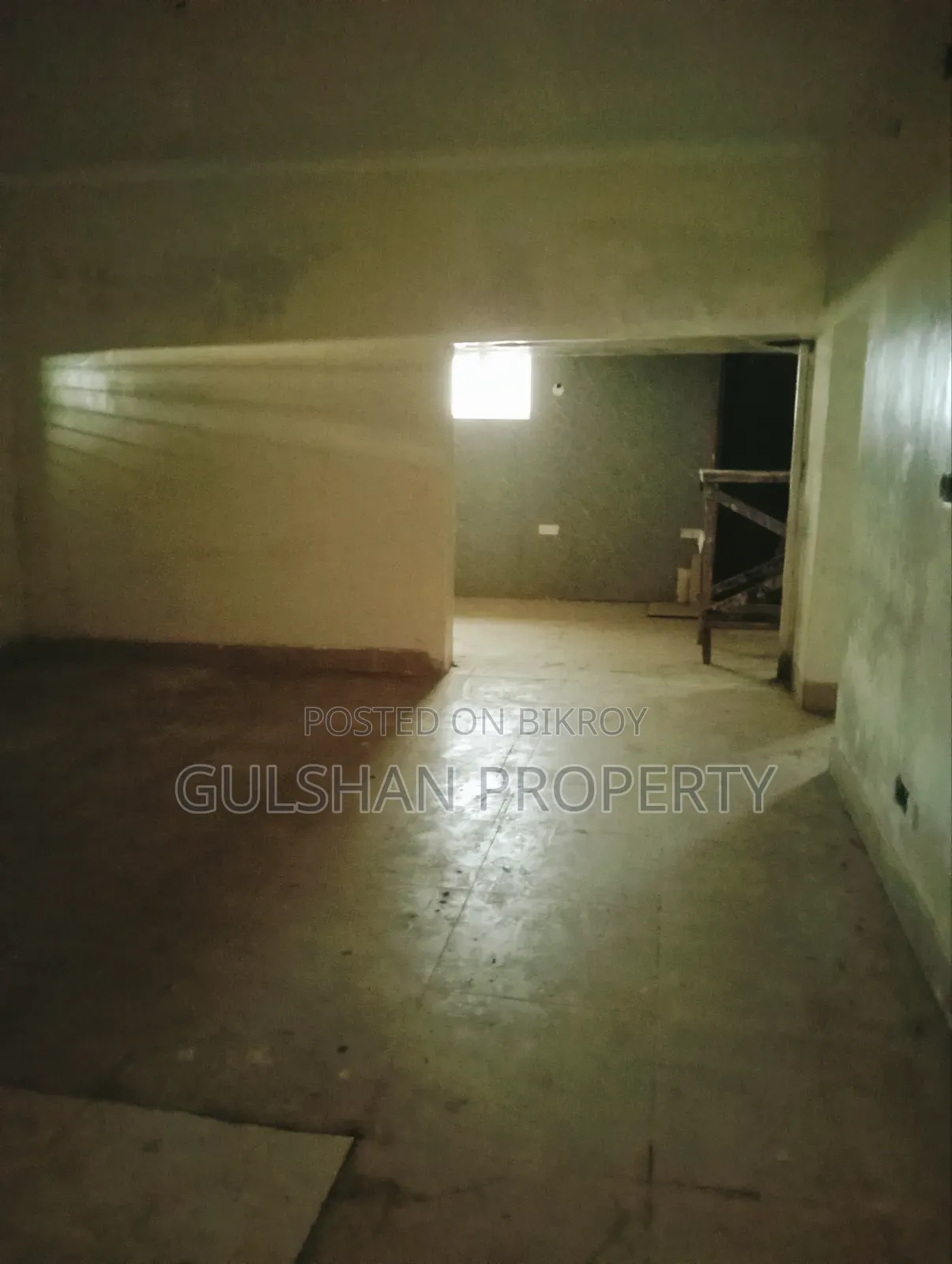 রেস্তোরাঁ কফি শপ পার্লারের ভাড়ার জন্য মূল সড়কের ২০০০ বর্গফুট