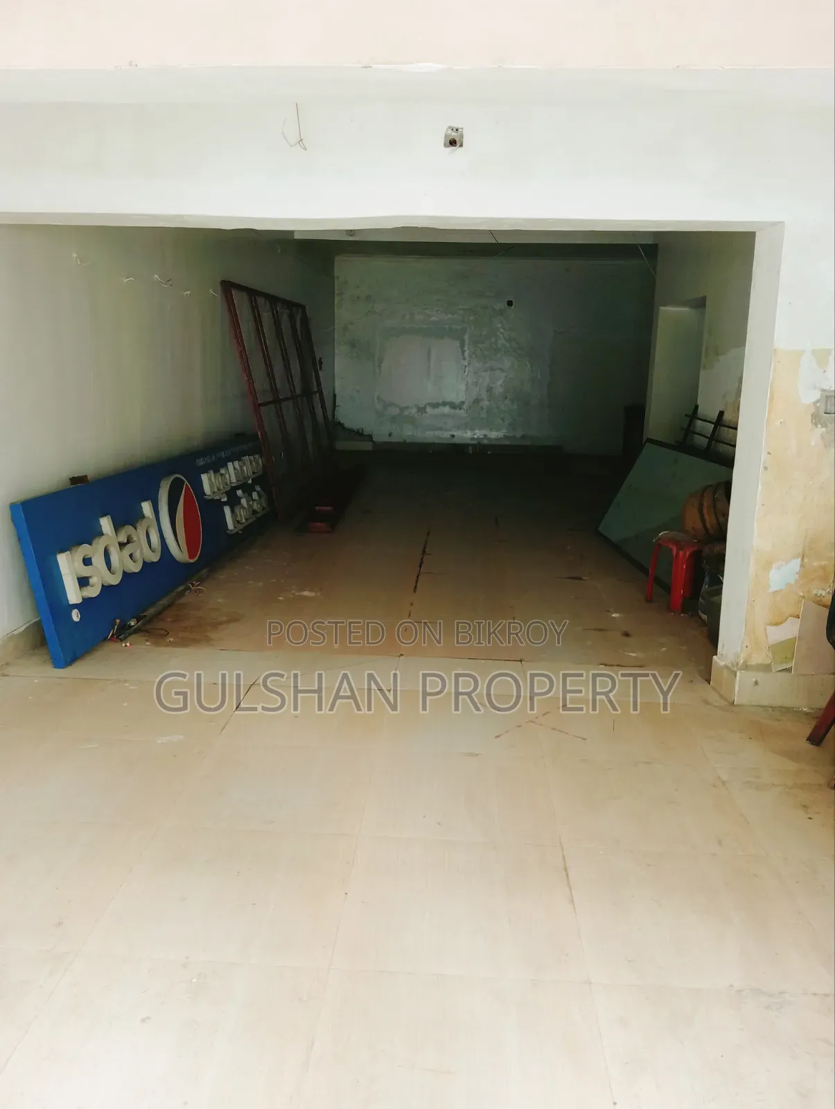 রেস্তোরাঁ কফি শপ পার্লারের ভাড়ার জন্য মূল সড়কের ২০০০ বর্গফুট