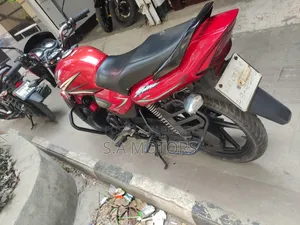 হোন্ডা সিবি ২০১৭ লাল