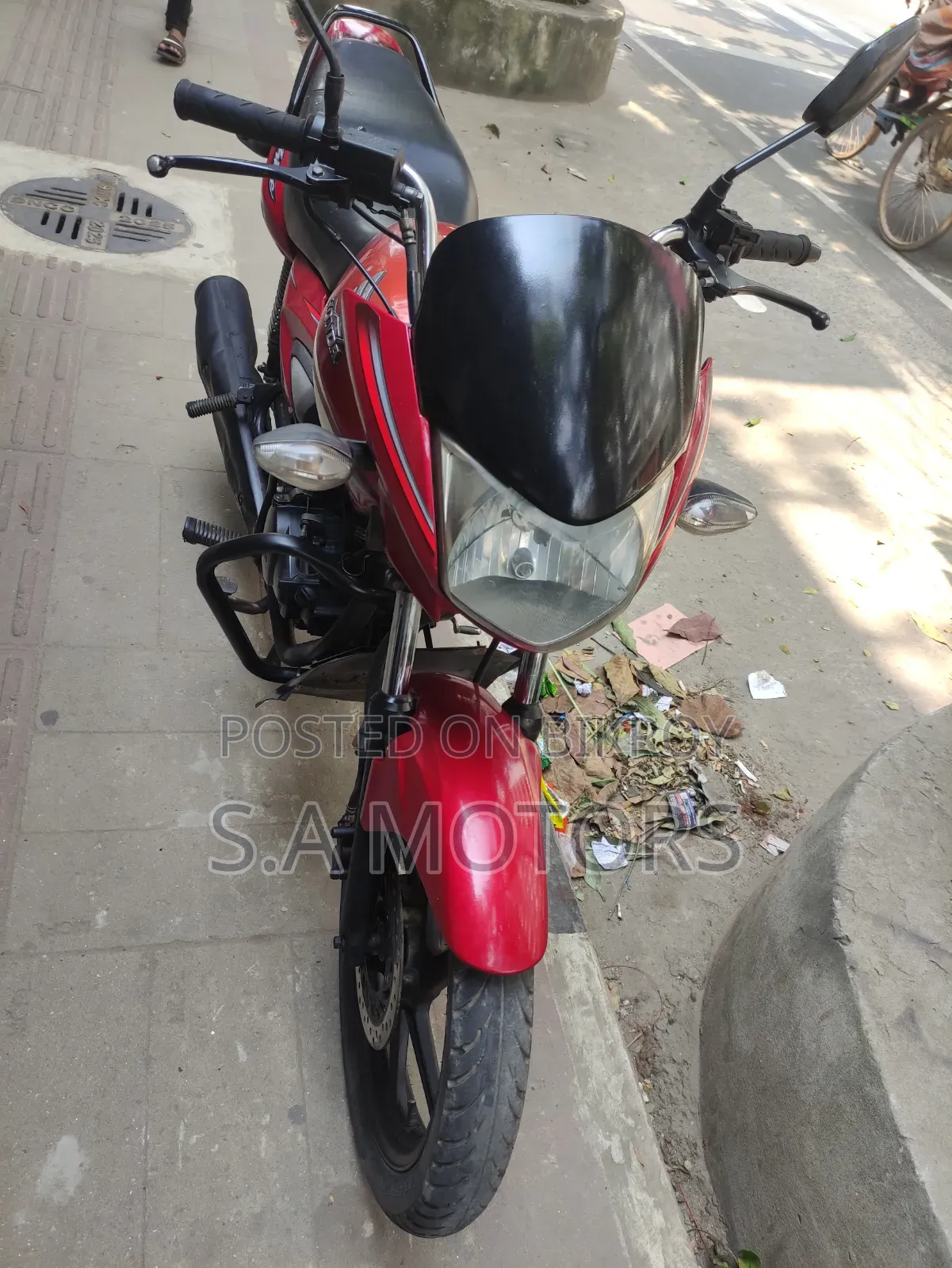 হোন্ডা সিবি ২০১৭ লাল