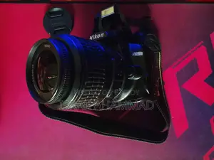 Nikon D3000 DSLR With 18-55mm Lens 2x Battery