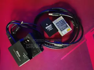 Nikon D3000 DSLR With 18-55mm Lens 2x Battery