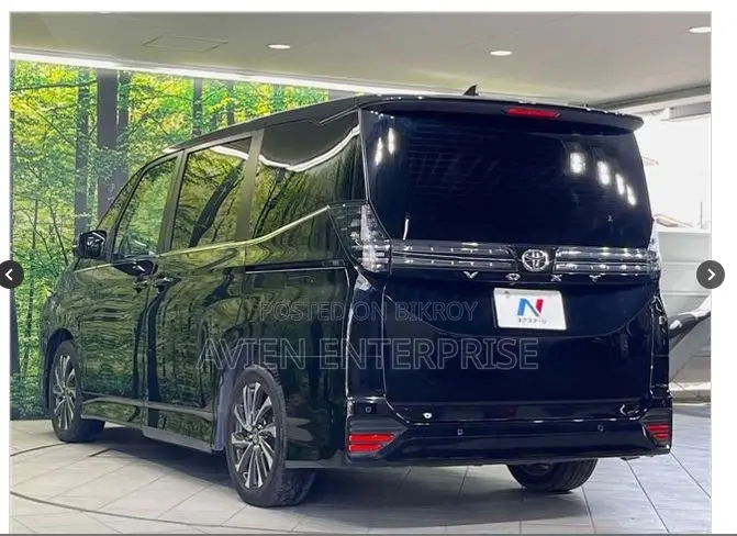 Toyota Voxy S-Z 2-Wheel Drive 7-Seater 2022 Black