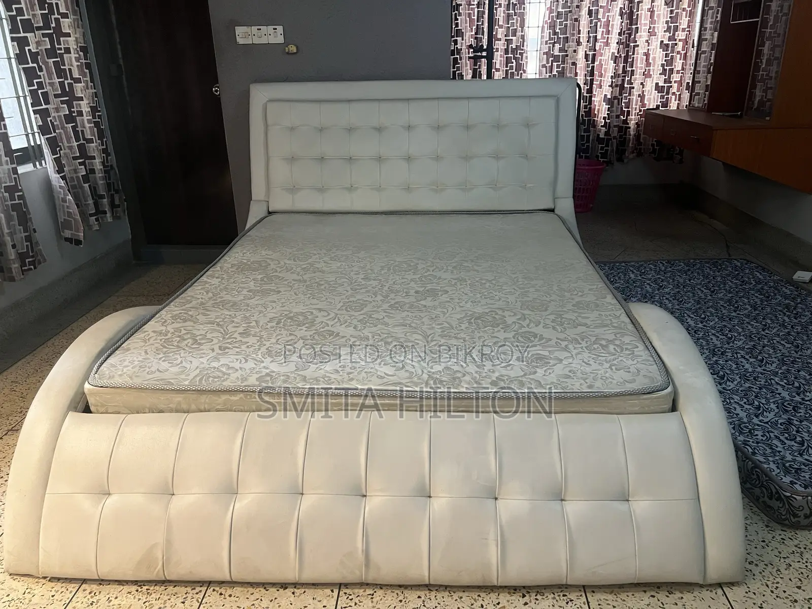 ম্যাট্রেস এবং বেড কভার সহ ৬’x৮’ খাট