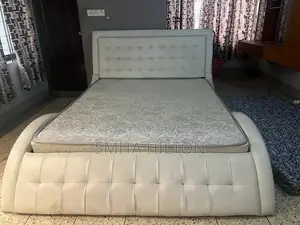 ম্যাট্রেস এবং বেড কভার সহ ৬’x৮’ খাট