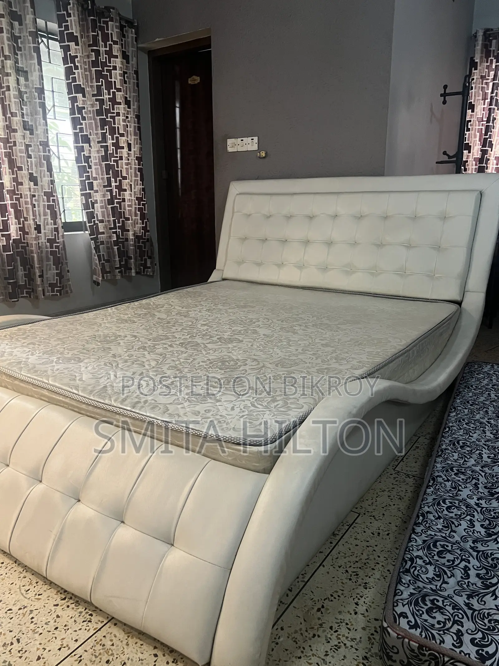ম্যাট্রেস এবং বেড কভার সহ ৬’x৮’ খাট
