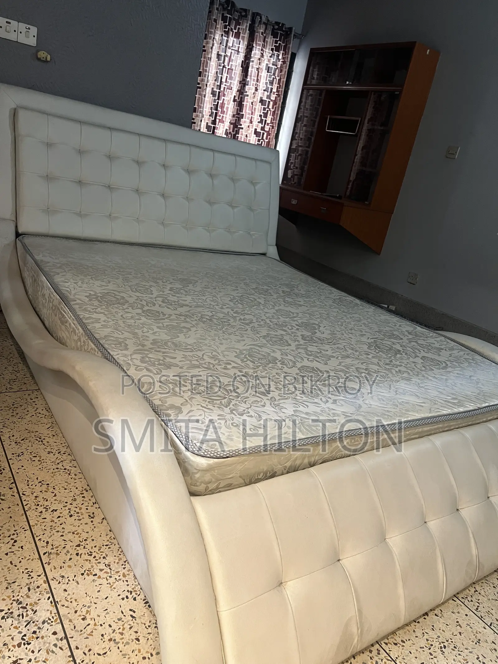 ম্যাট্রেস এবং বেড কভার সহ ৬’x৮’ খাট