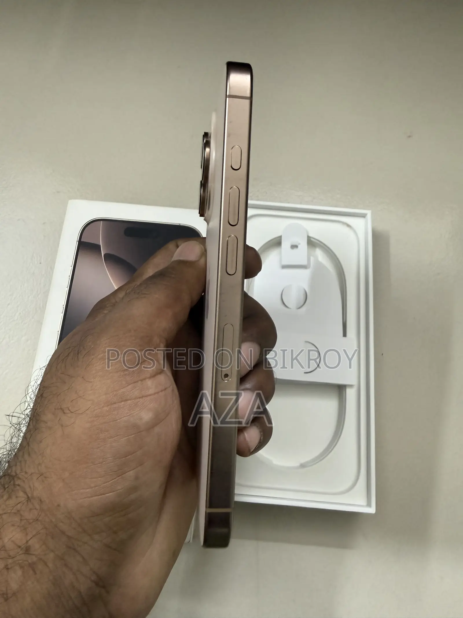 অ্যাপল আইফোন ১৬ প্রো ২৫৬ জিবি গোল্ড