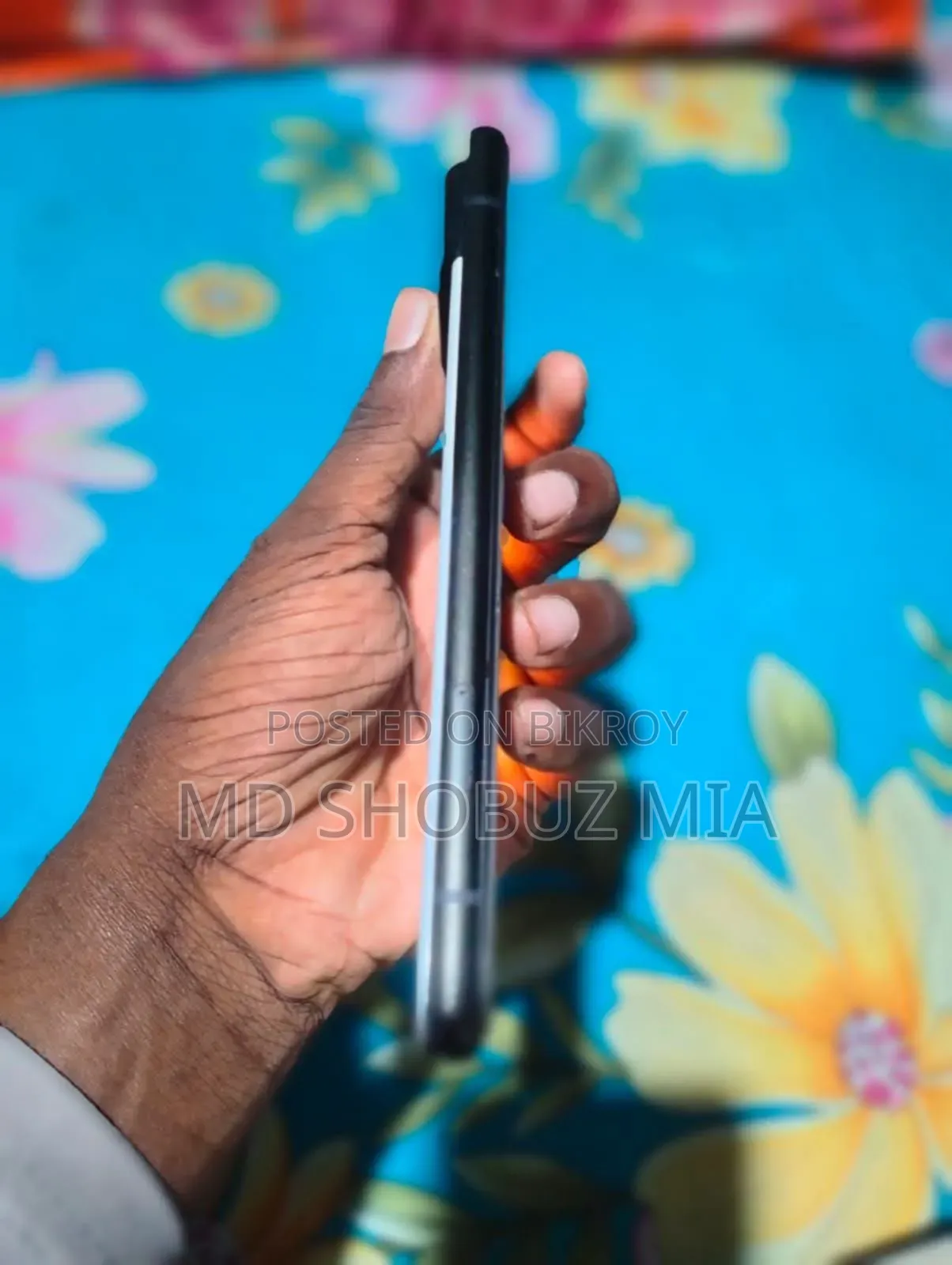 মোবাইল ফোন ১২৮ জিবি সাদা