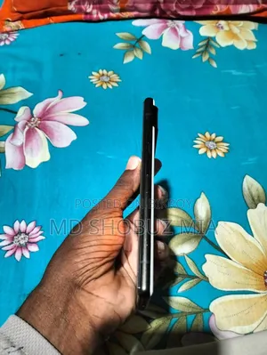 মোবাইল ফোন ১২৮ জিবি সাদা