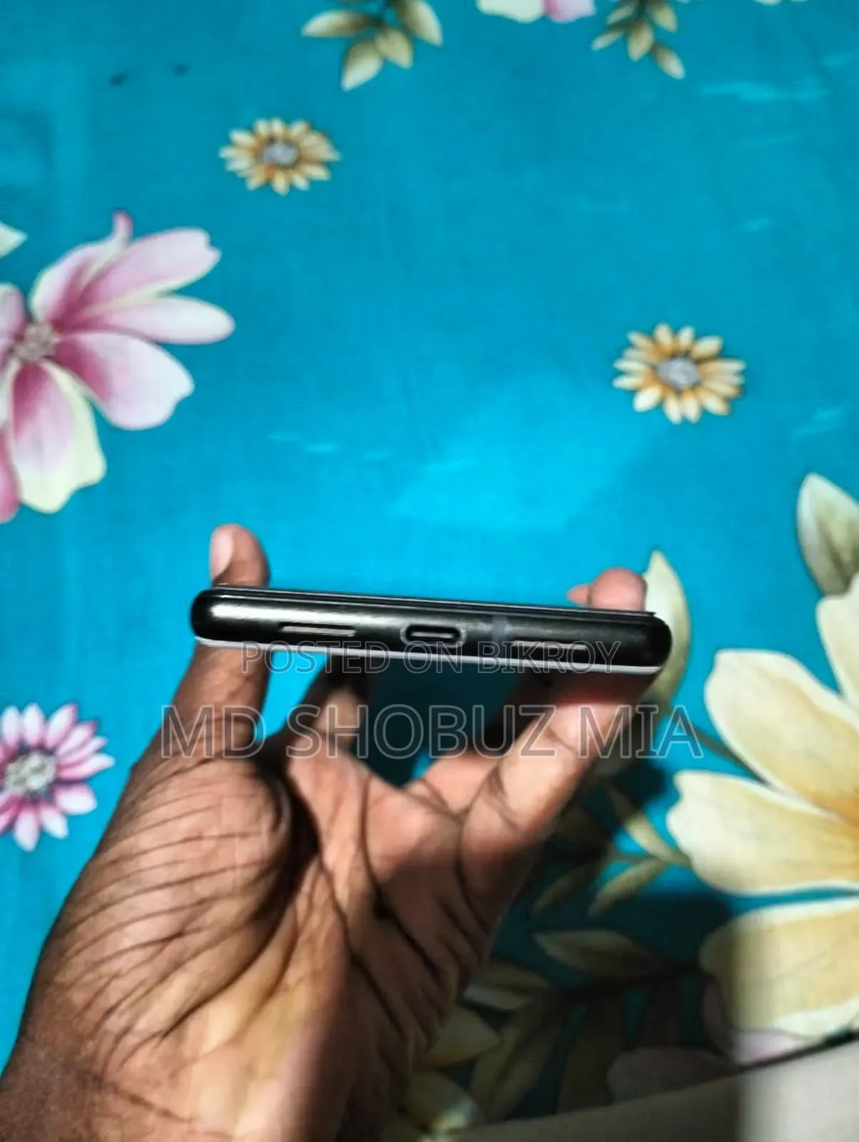মোবাইল ফোন ১২৮ জিবি সাদা