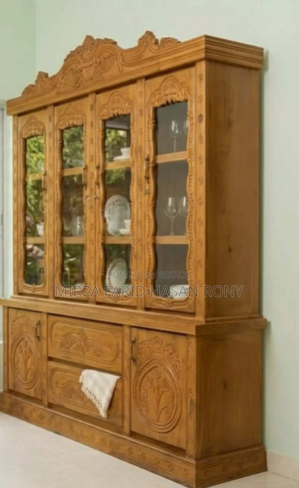 Attractive Designed Wooden Showcase