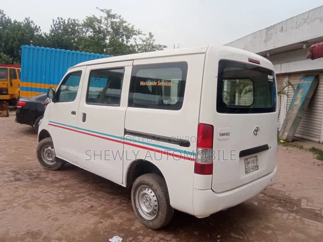 টয়োটা টাউনএস ২০০৮ হোয়াইট