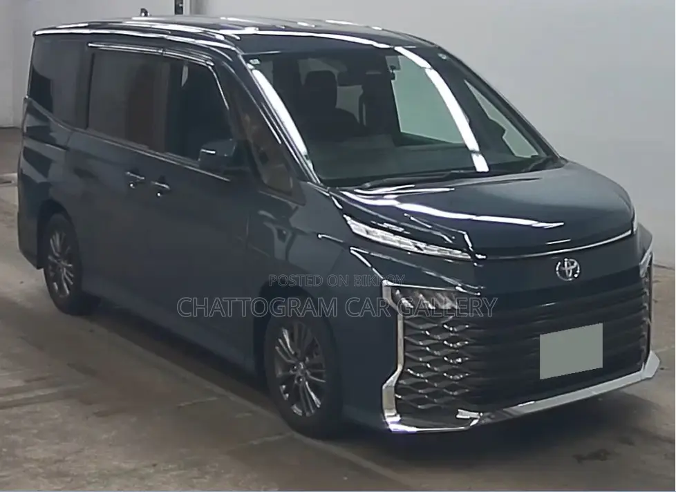 Toyota Voxy 2022