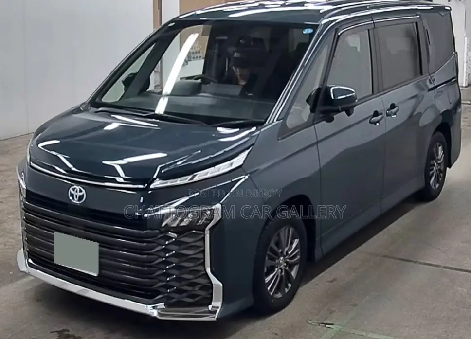 Toyota Voxy 2022