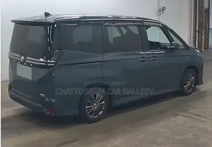 Toyota Voxy 2022