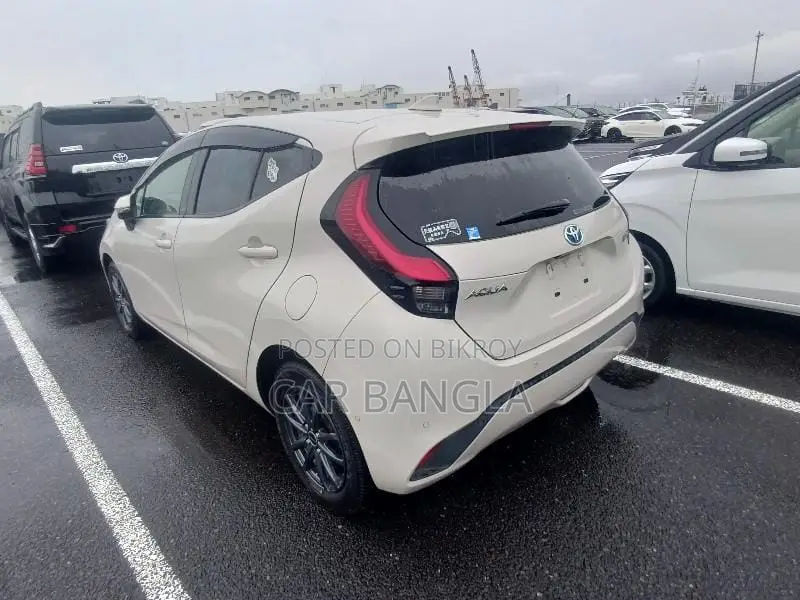 Toyota Aqua 2021 Beige