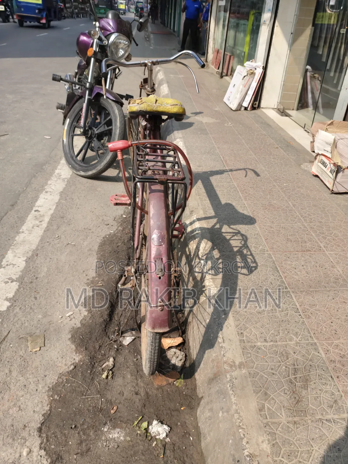 সাইকেলটা বিক্রি করবো। ফিরিতে একটু সমস্যা আছে