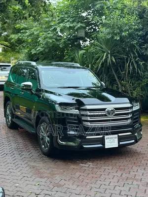 Toyota Land Cruiser LC300 2022 Black