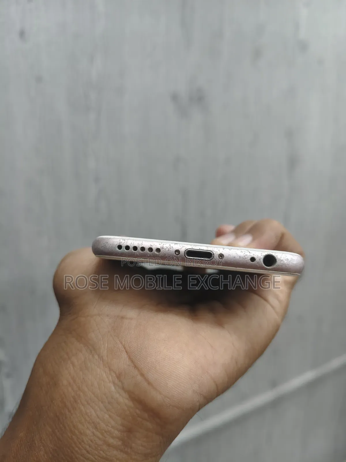 Apple iPhone 6s 16 GB Rose Gold