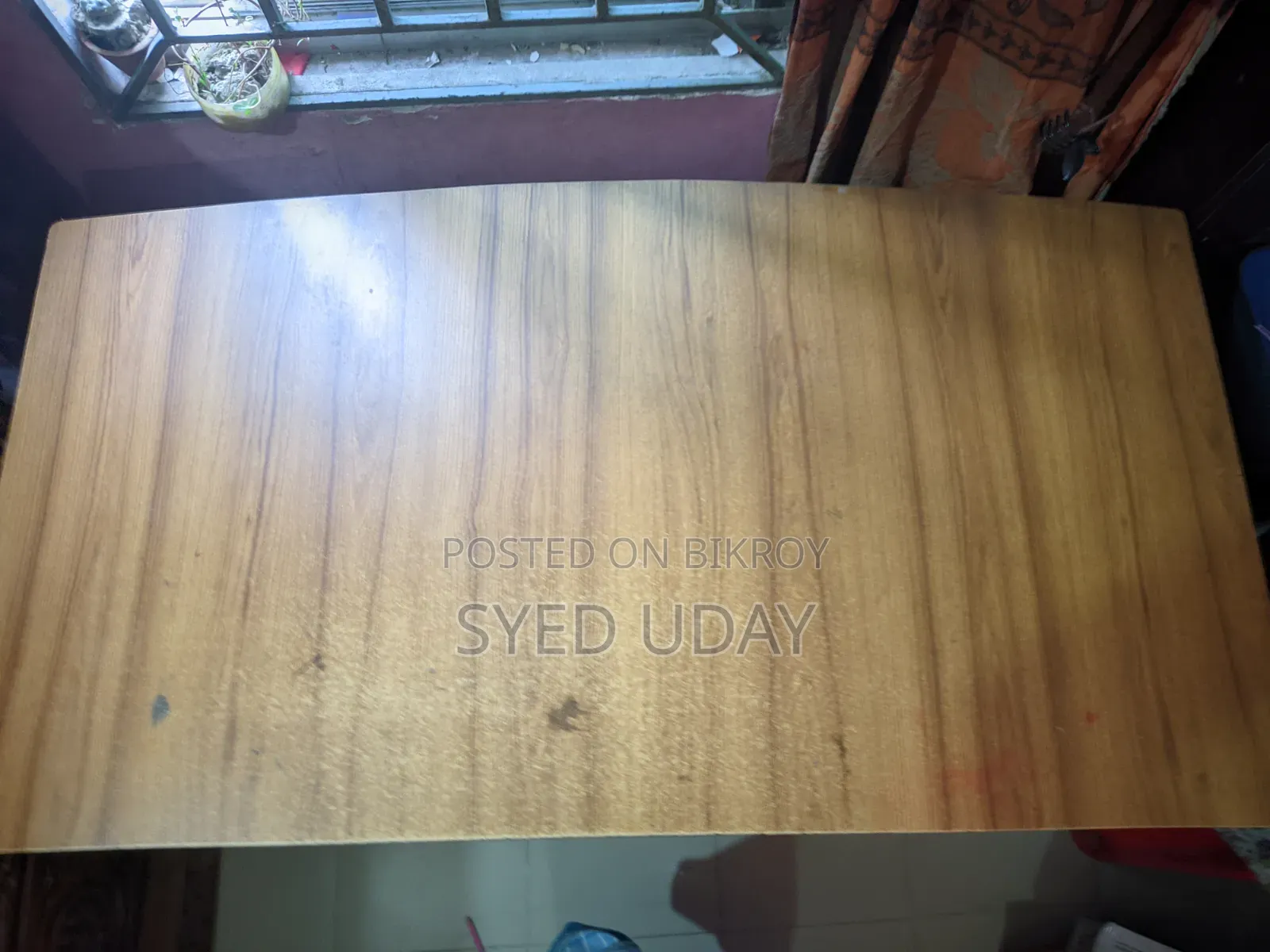 ভালো টেবিল কম দামে বিক্রি করে দেওয়া হবে