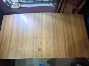 ভালো টেবিল কম দামে বিক্রি করে দেওয়া হবে